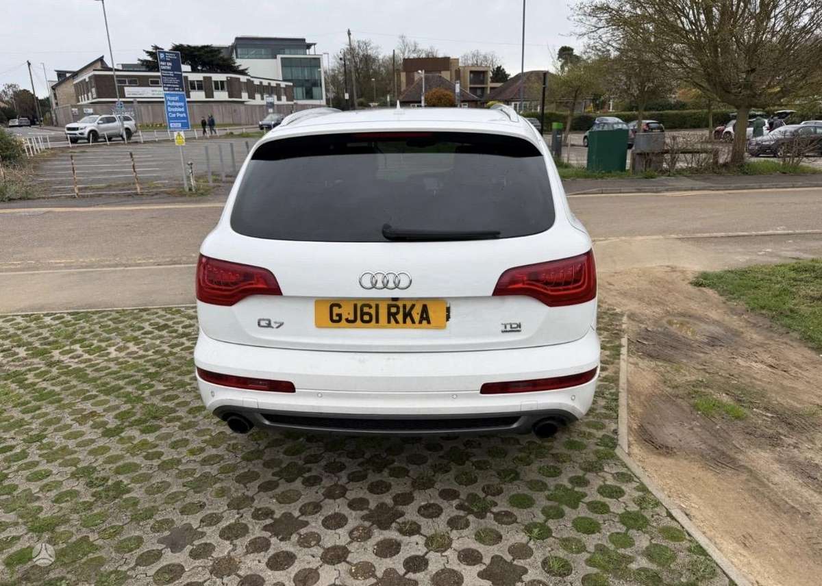 Audi Q7, 3.0 l., off-road / crossover