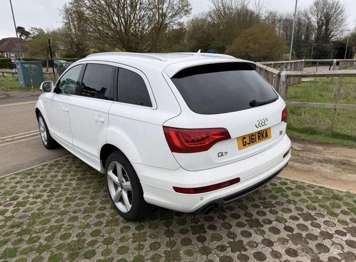 Audi Q7, 3.0 l., off-road / crossover