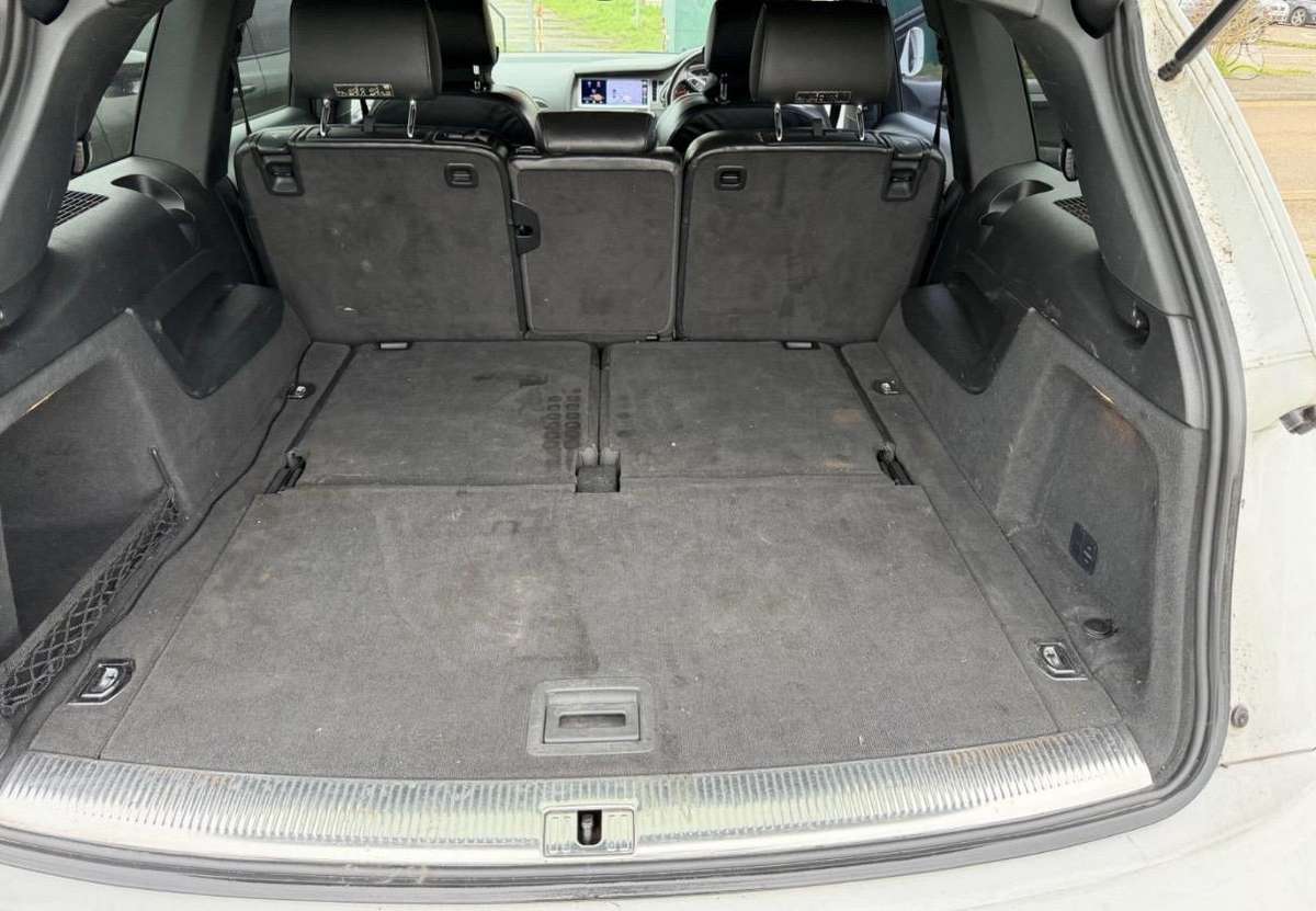Audi Q7, 3.0 l., off-road / crossover