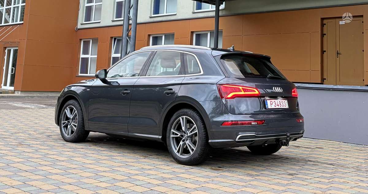 Audi Q5, 2.0 l., off-road / crossover
