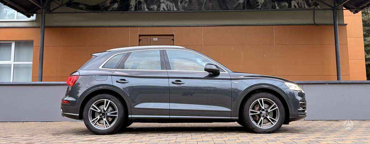 Audi Q5, 2.0 l., off-road / crossover