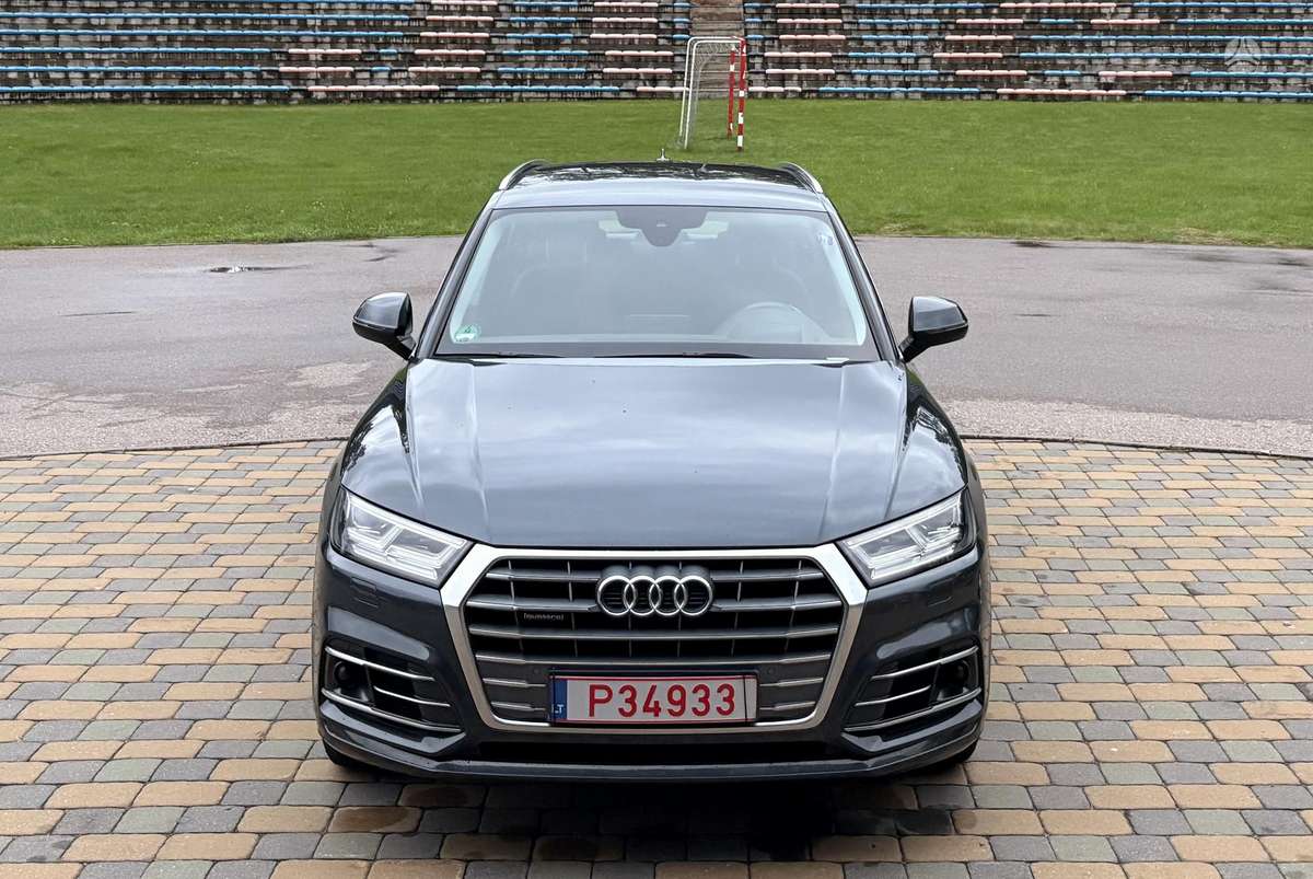 Audi Q5, 2.0 l., off-road / crossover