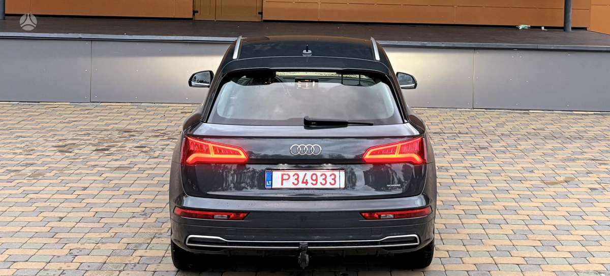 Audi Q5, 2.0 l., off-road / crossover