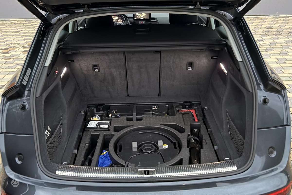 Audi Q5, 2.0 l., off-road / crossover