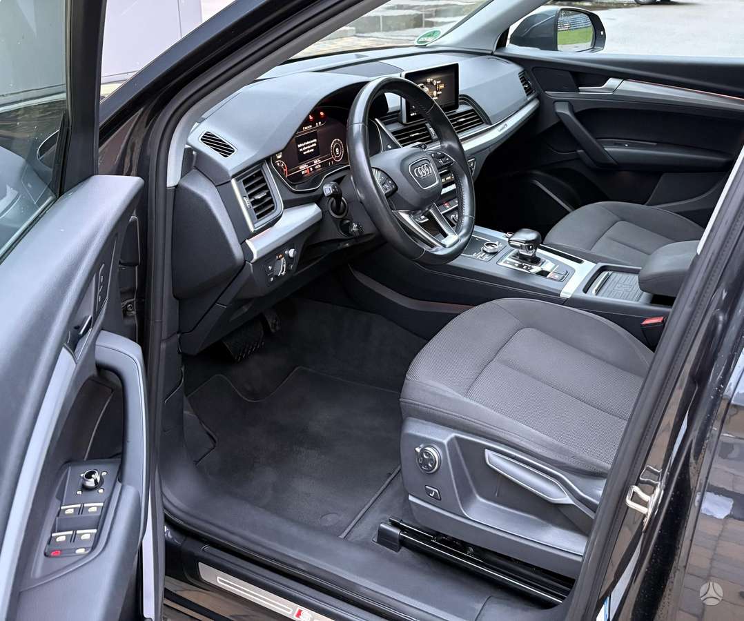 Audi Q5, 2.0 l., off-road / crossover