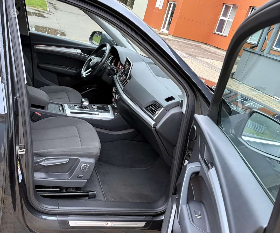 Audi Q5, 2.0 l., off-road / crossover