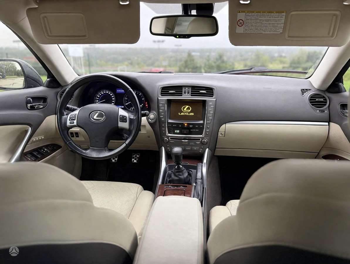 Lexus IS 220, 2.2 l., sedanas