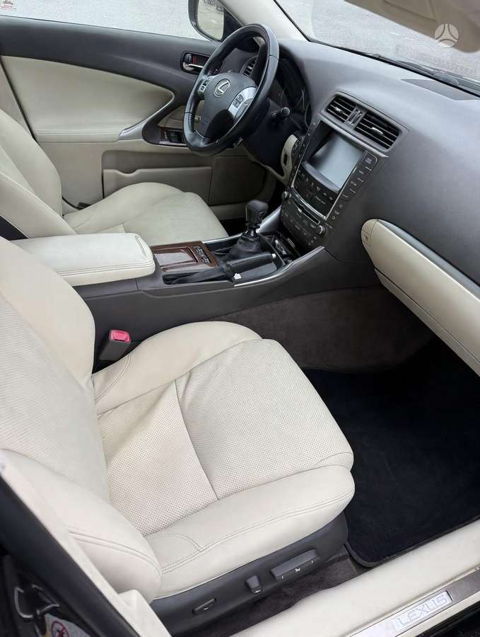 Lexus IS 220, 2.2 l., Седан