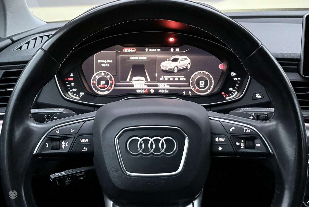 Audi Q5, 2.0 l., off-road / crossover
