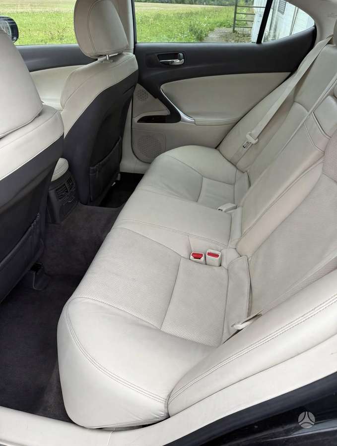 Lexus IS 220, 2.2 l., Седан