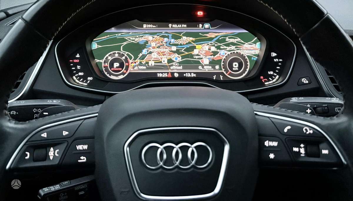 Audi Q5, 2.0 l., off-road / crossover