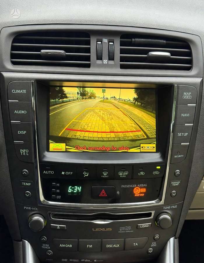Lexus IS 220, 2.2 l., sedanas