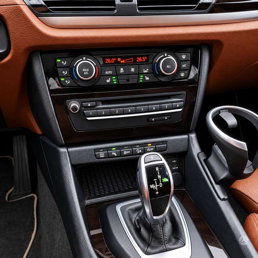 BMW X1, 2.0 l., hatchback