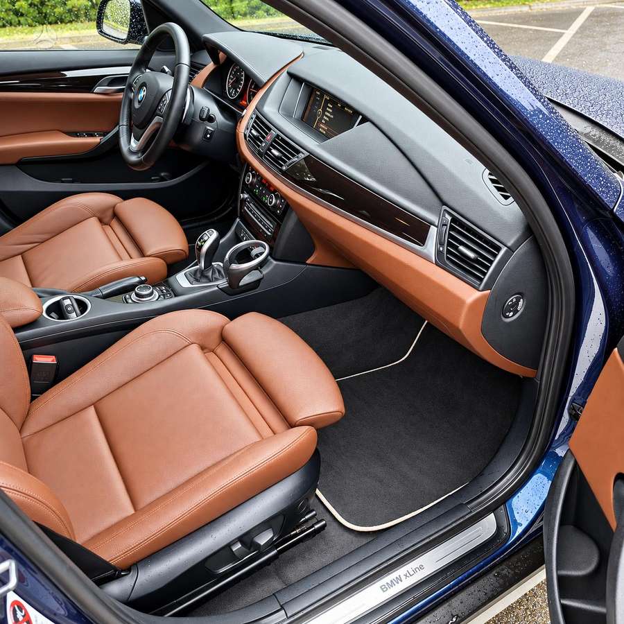 BMW X1, 2.0 l., hatchback