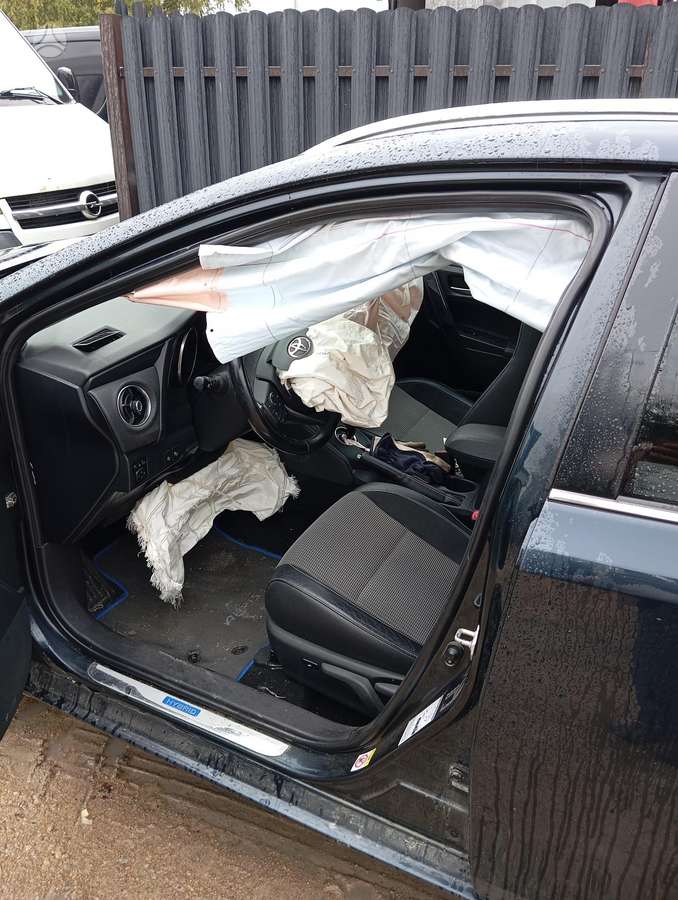 Toyota Auris kėbulo dalys