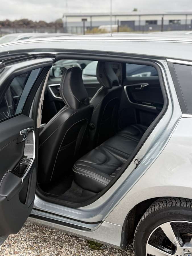 Volvo V60 2013 — photo 6