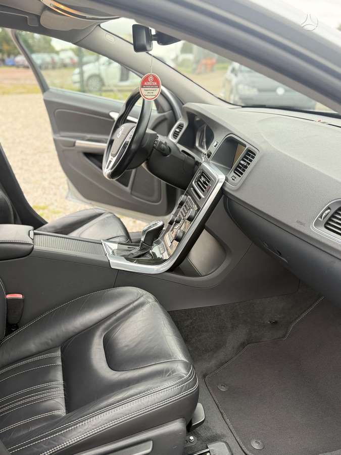 Volvo V60 2013 — photo 8
