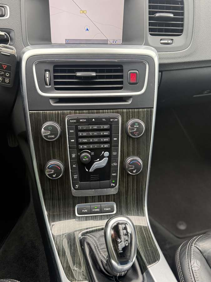 Volvo V60 2013 — photo 10