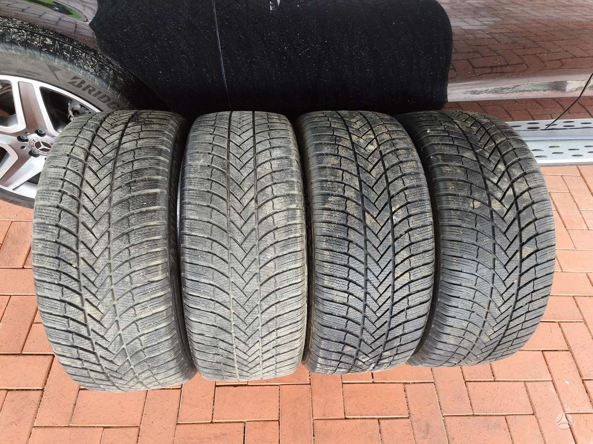 Bridgestone BLIZZAK LM 005, winter 255/50 R19