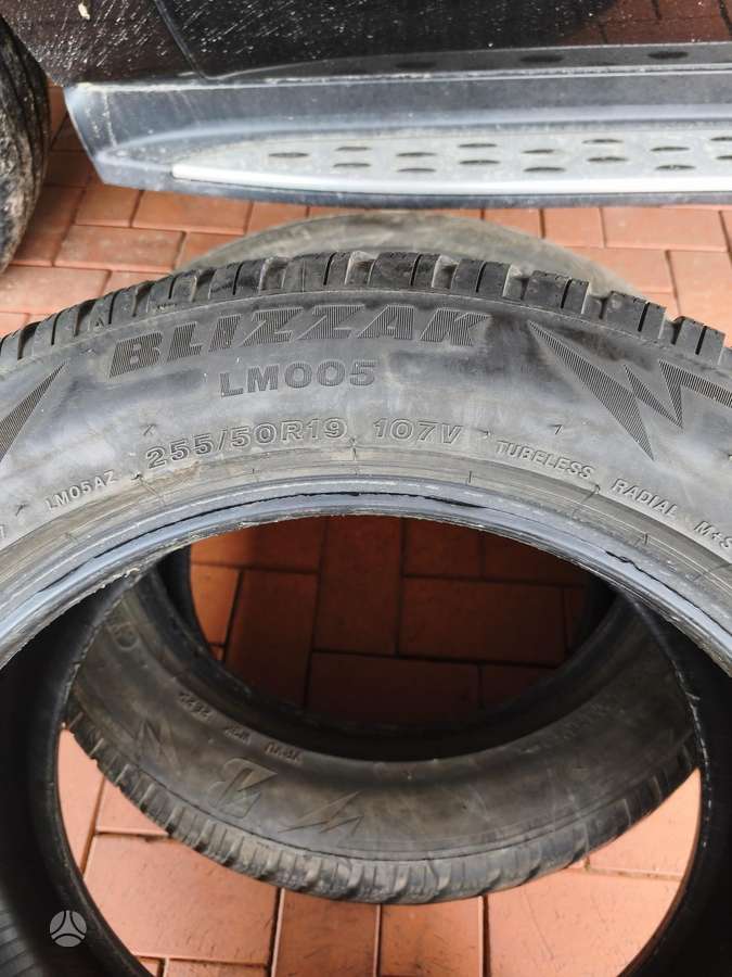 Bridgestone BLIZZAK LM 005, winter 255/50 R19