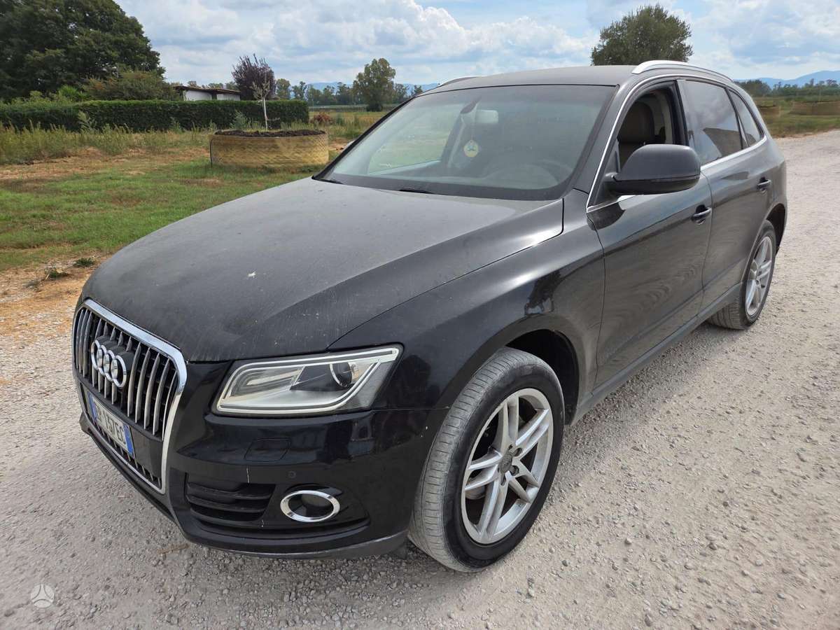 Audi Q5, 2.0 l., off-road / crossover