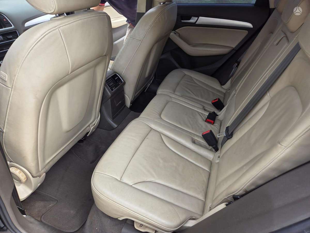 Audi Q5, 2.0 l., off-road / crossover