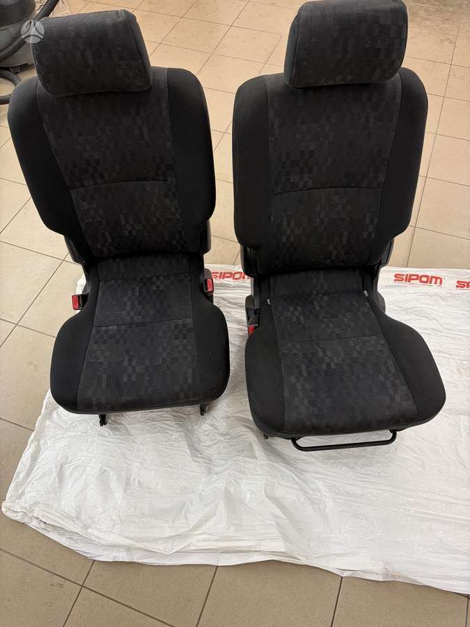 Toyota Avensis Verso sėdynės