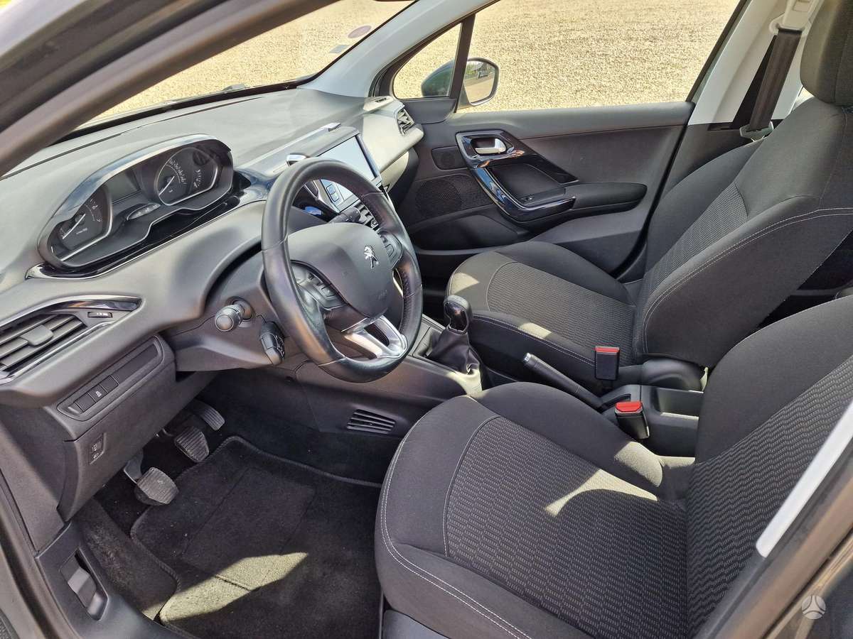 Peugeot 208, 1.2 l., Хэтчбек