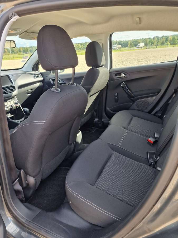 Peugeot 208, 1.2 l., hatchback