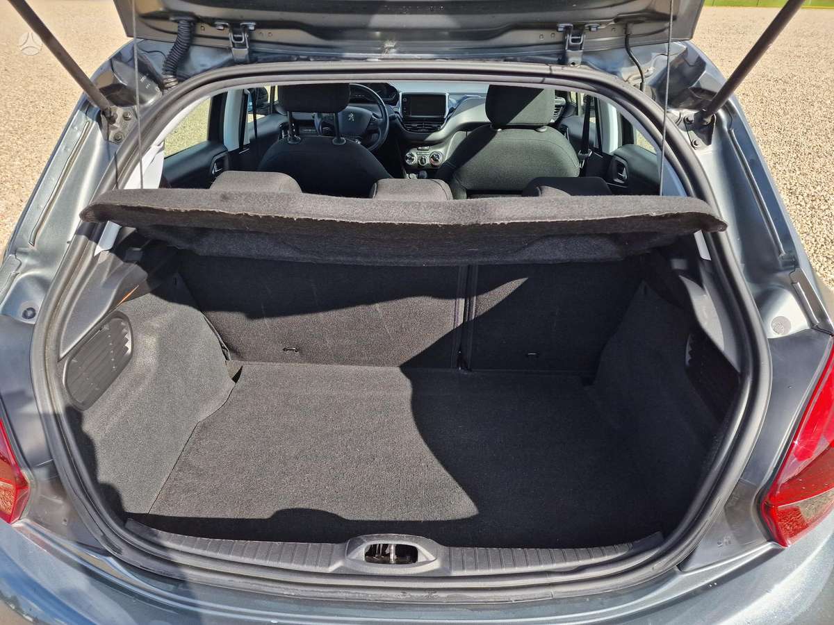 Peugeot 208, 1.2 l., hatchback