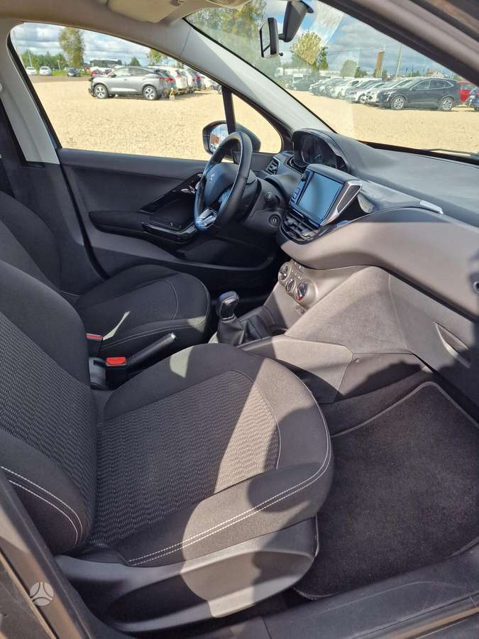 Peugeot 208, 1.2 l., Хэтчбек
