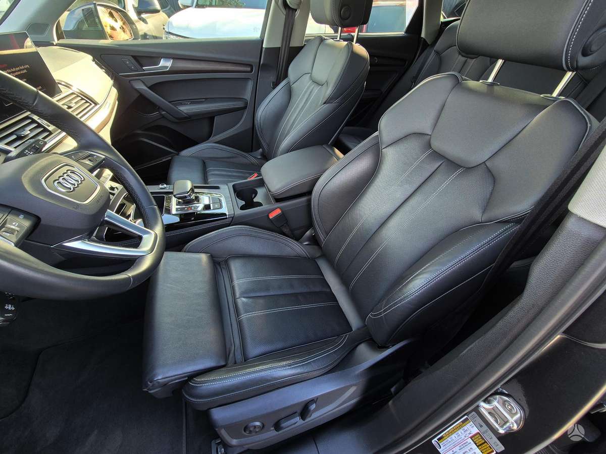 Audi Q5, 2.0 l., off-road / crossover