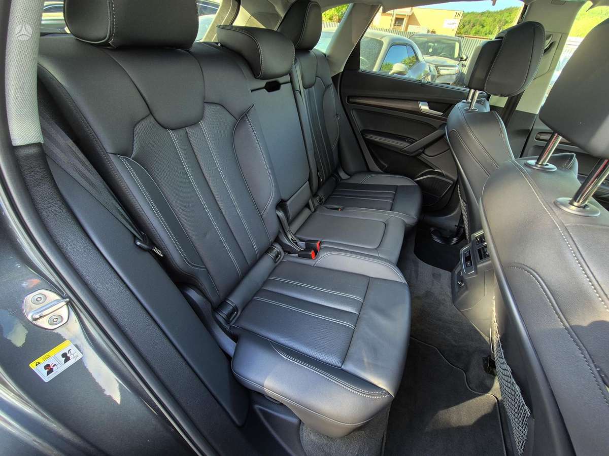 Audi Q5, 2.0 l., off-road / crossover