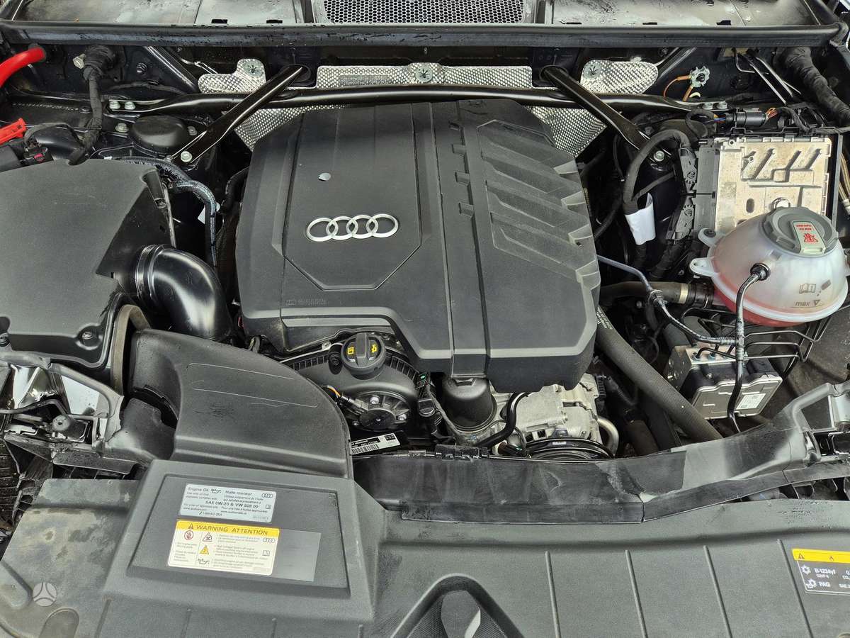 Audi Q5, 2.0 l., off-road / crossover