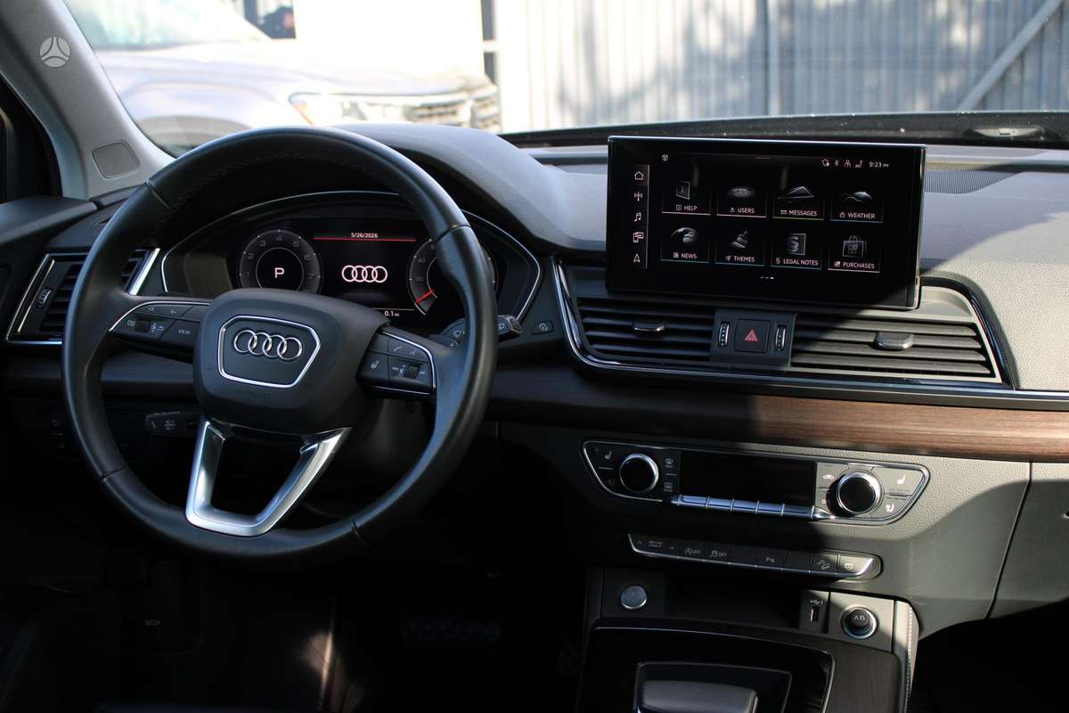 Audi Q5, 2.0 l., off-road / crossover
