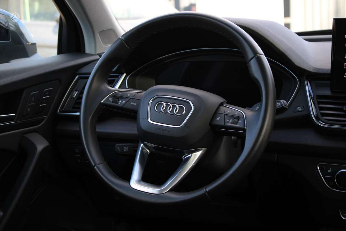 Audi Q5, 2.0 l., off-road / crossover