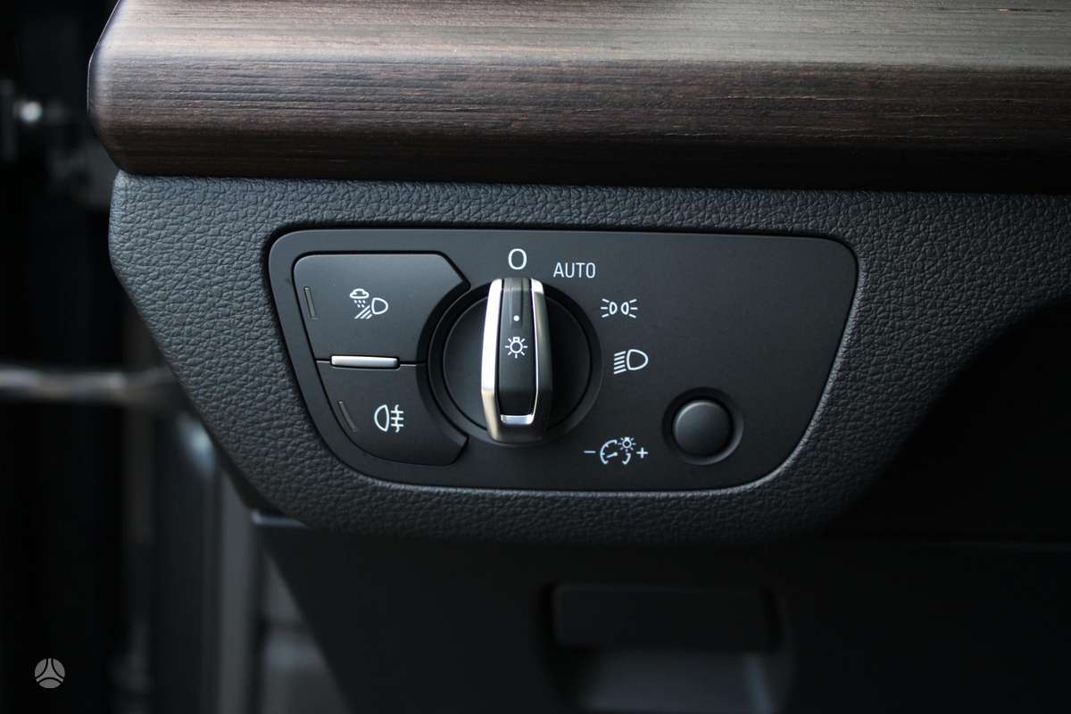 Audi Q5, 2.0 l., off-road / crossover