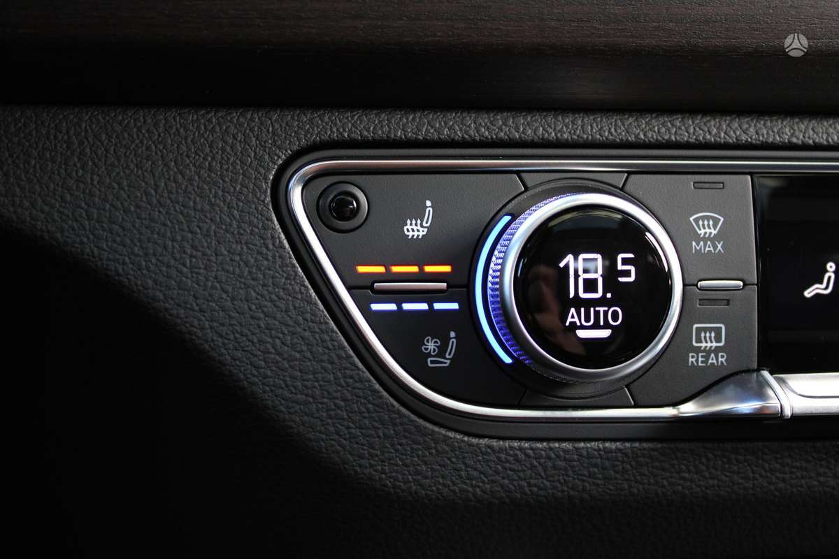 Audi Q5, 2.0 l., off-road / crossover