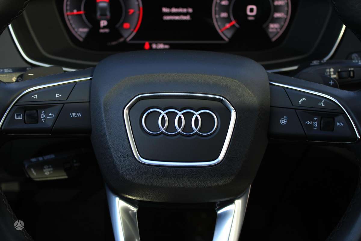Audi Q5, 2.0 l., off-road / crossover