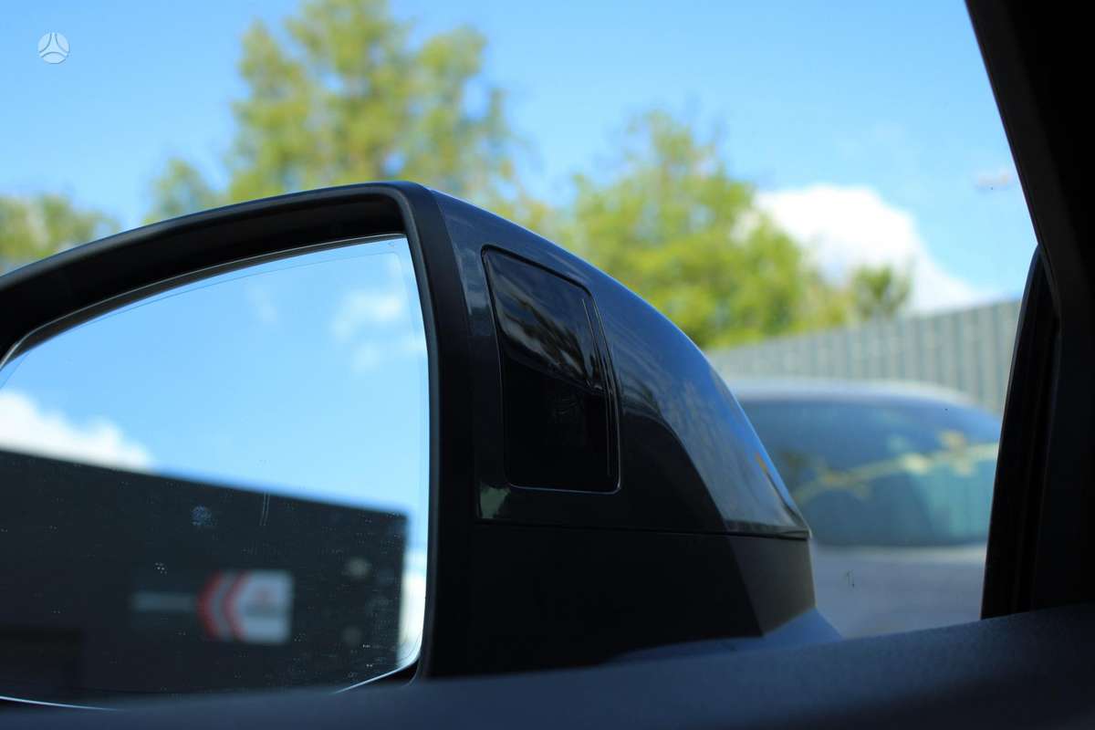 Audi Q5, 2.0 l., off-road / crossover