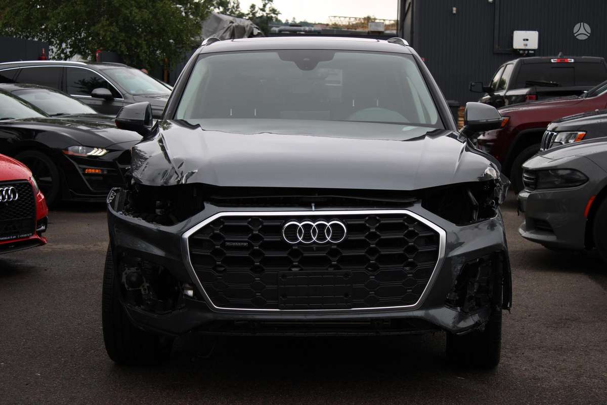 Audi Q5, 2.0 l., off-road / crossover