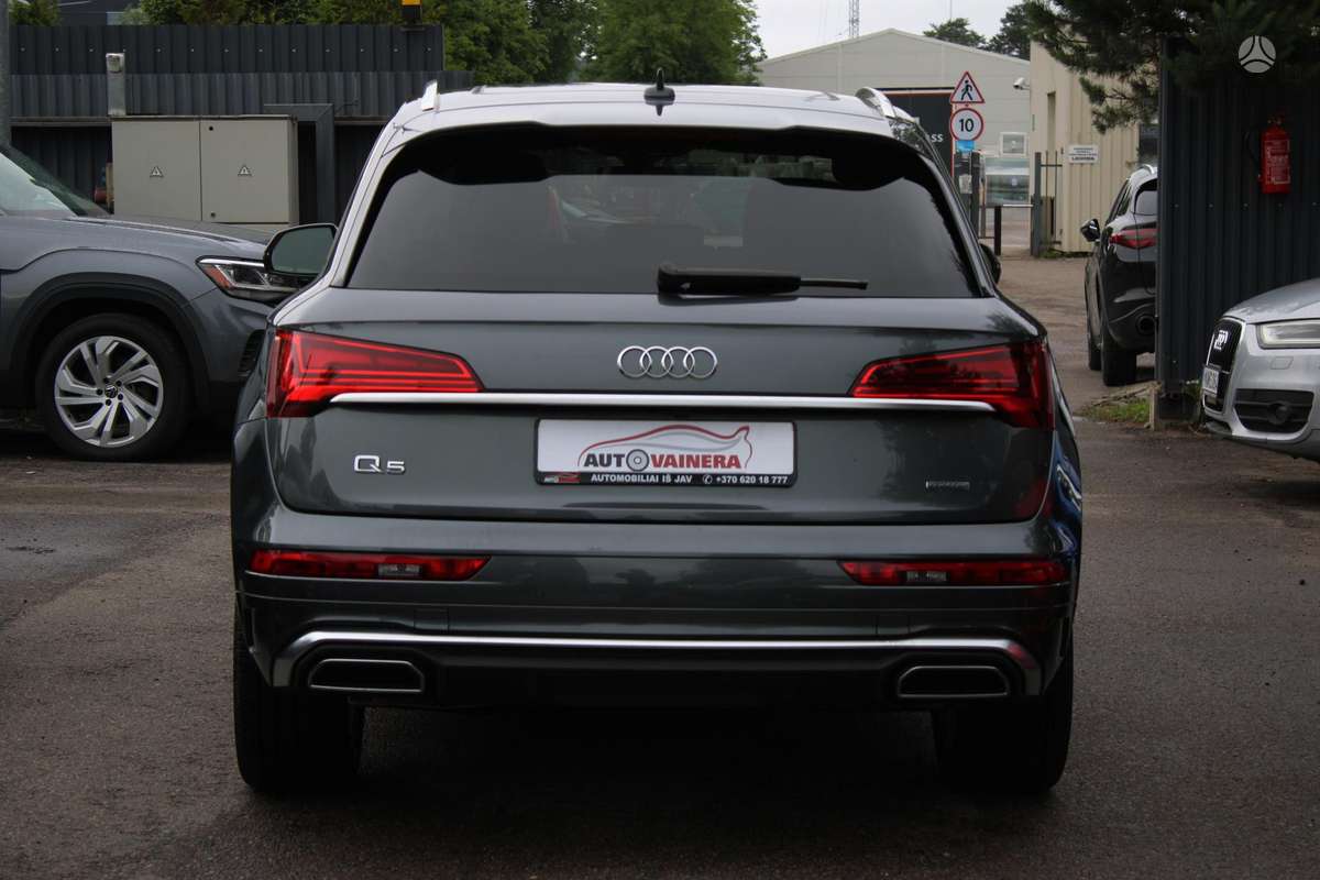Audi Q5, 2.0 l., off-road / crossover
