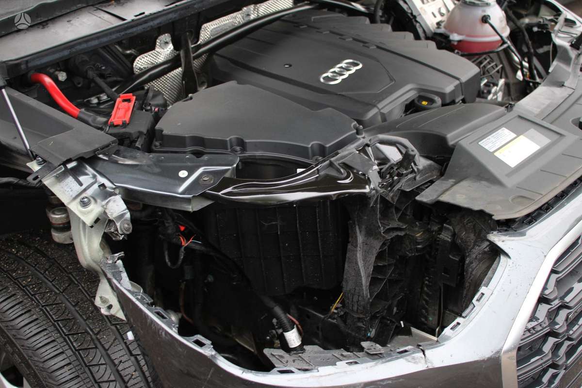 Audi Q5, 2.0 l., off-road / crossover