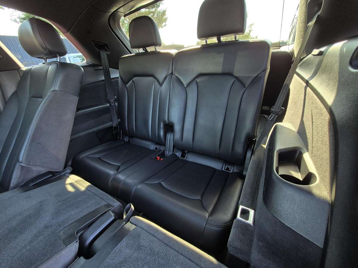 Audi Q7, 3.0 l., off-road / crossover