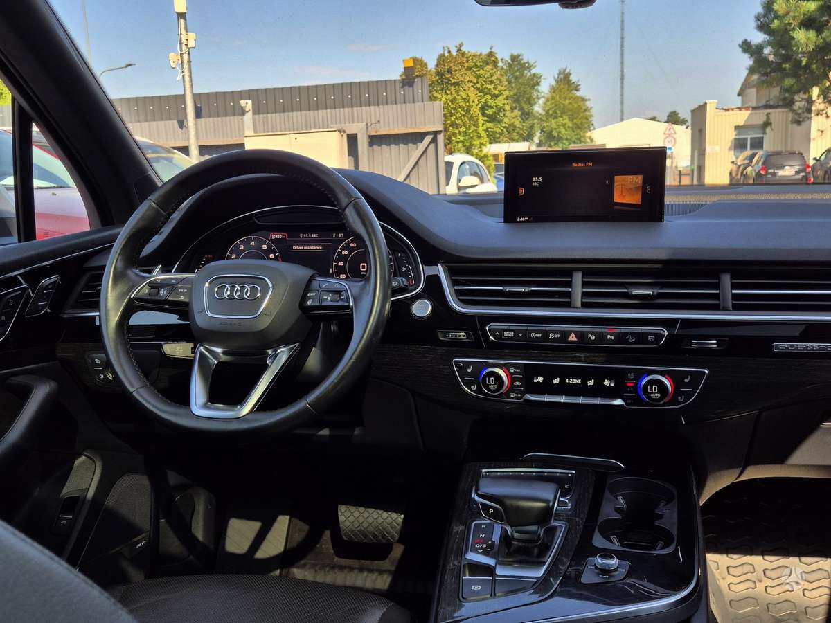 Audi Q7, 3.0 l., off-road / crossover