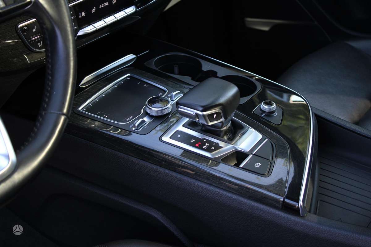 Audi Q7, 3.0 l., off-road / crossover