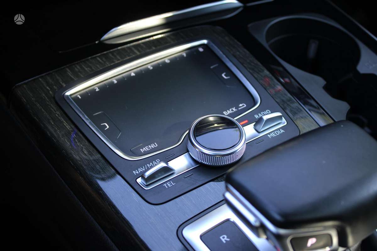 Audi Q7, 3.0 l., off-road / crossover