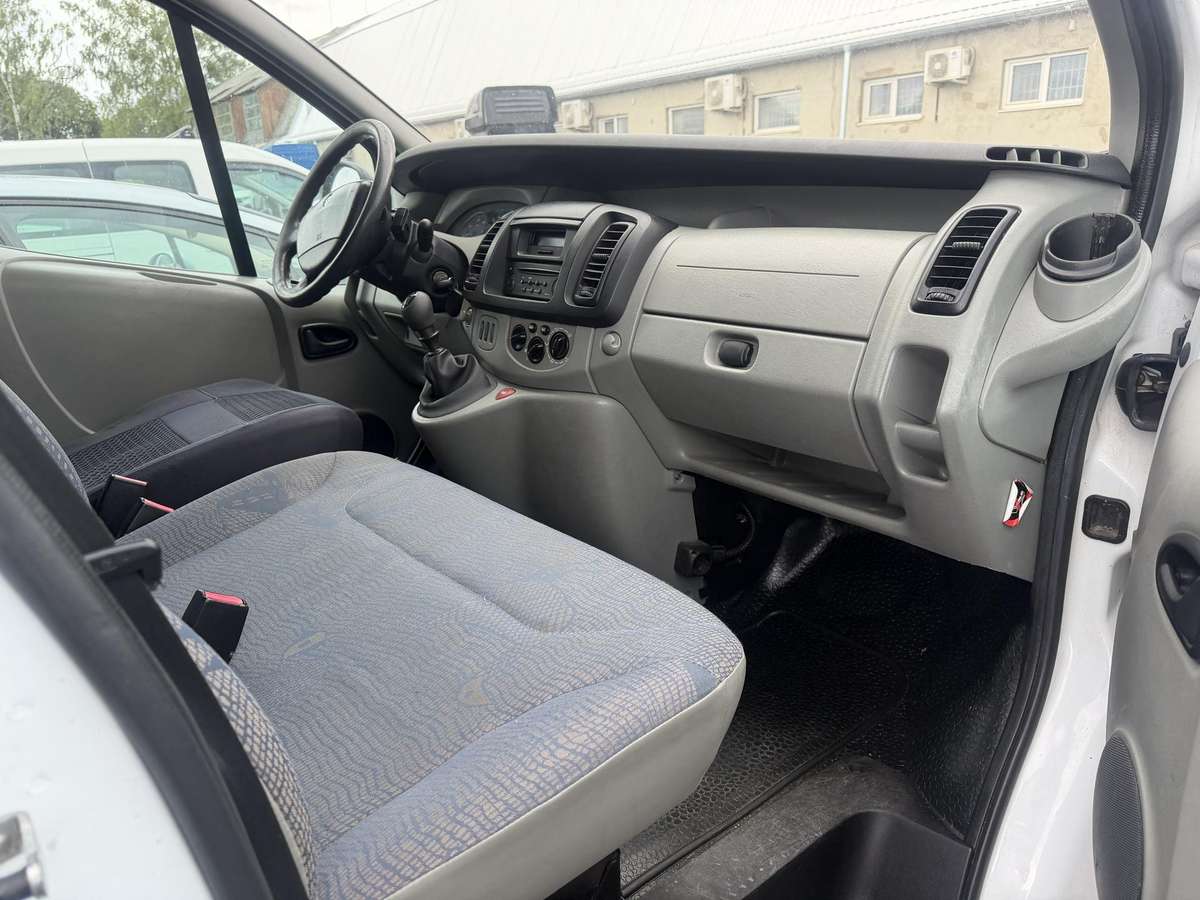Renault Trafic, 2.0 l., passenger minibus