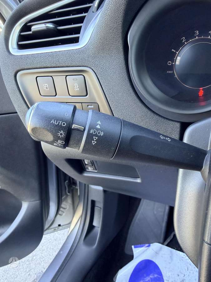 Citroen C4, 1.6 l., hatchback