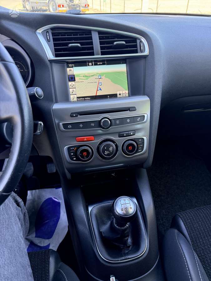 Citroen C4, 1.6 l., hatchback